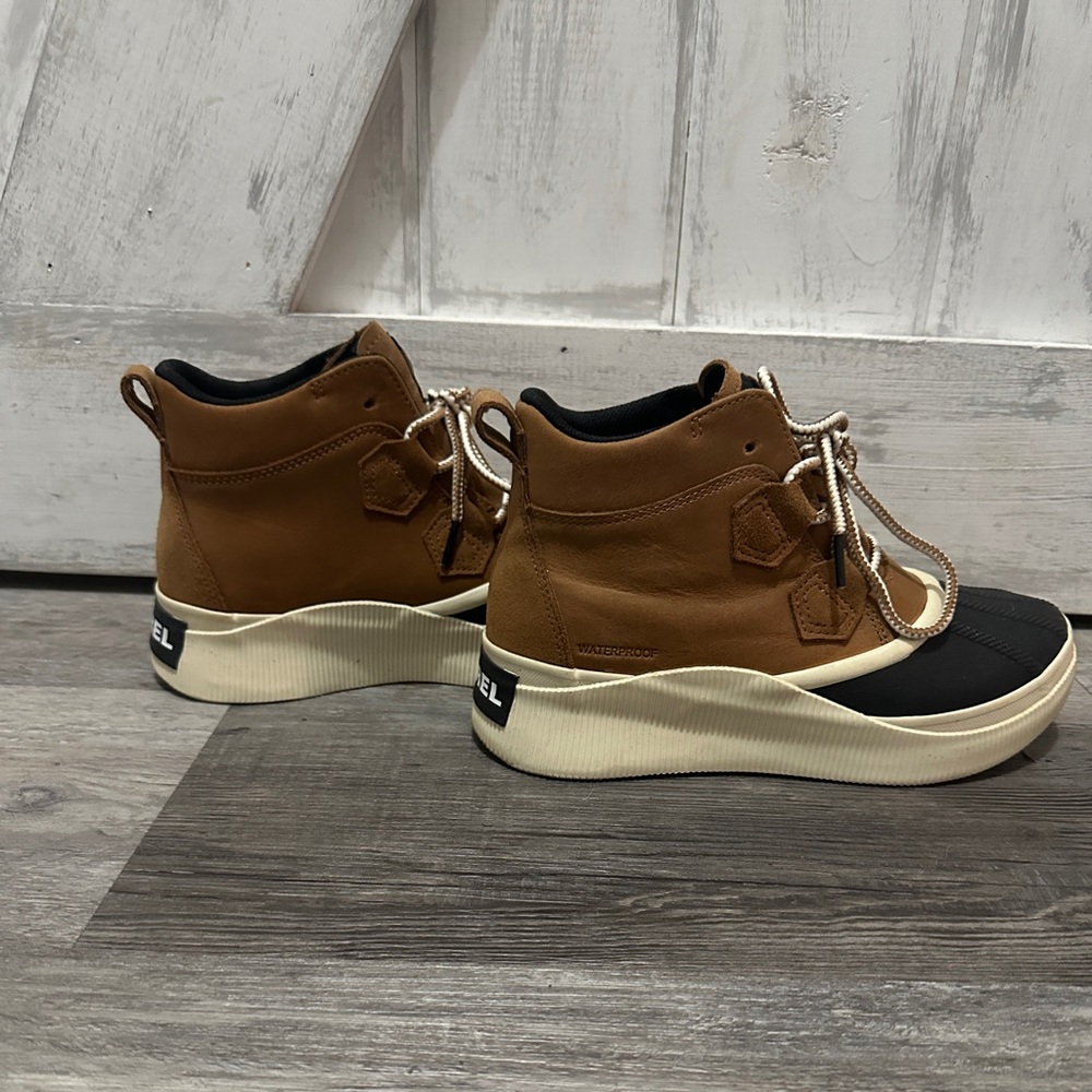 Sorel Women's Brown and Black Ankle Boots
